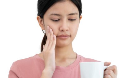 ¿Te da «miedo» morder un helado o tomar un café caliente? No es normal y tiene solución